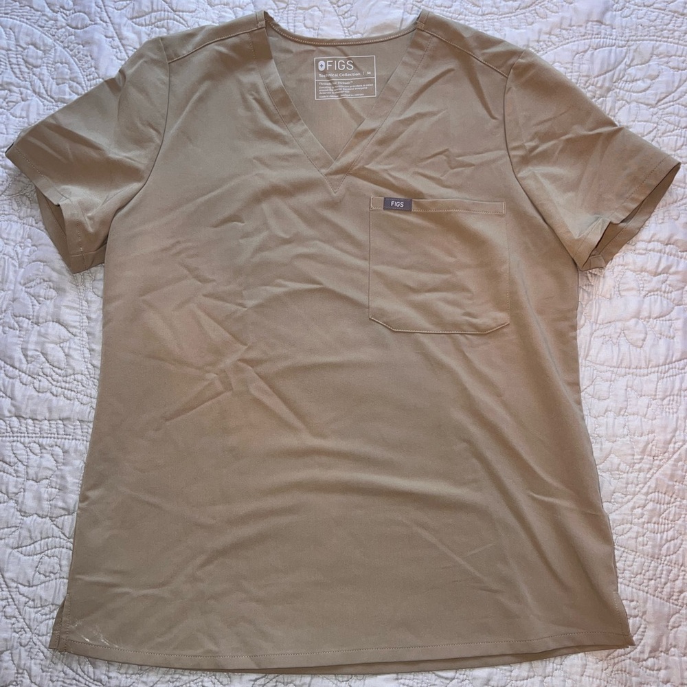 FIGS Women’s Sandstone Catarina One-Pocket Scrub Top; Size M